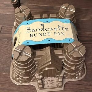 Williams Sonoma Sand Castle Bundt Pan